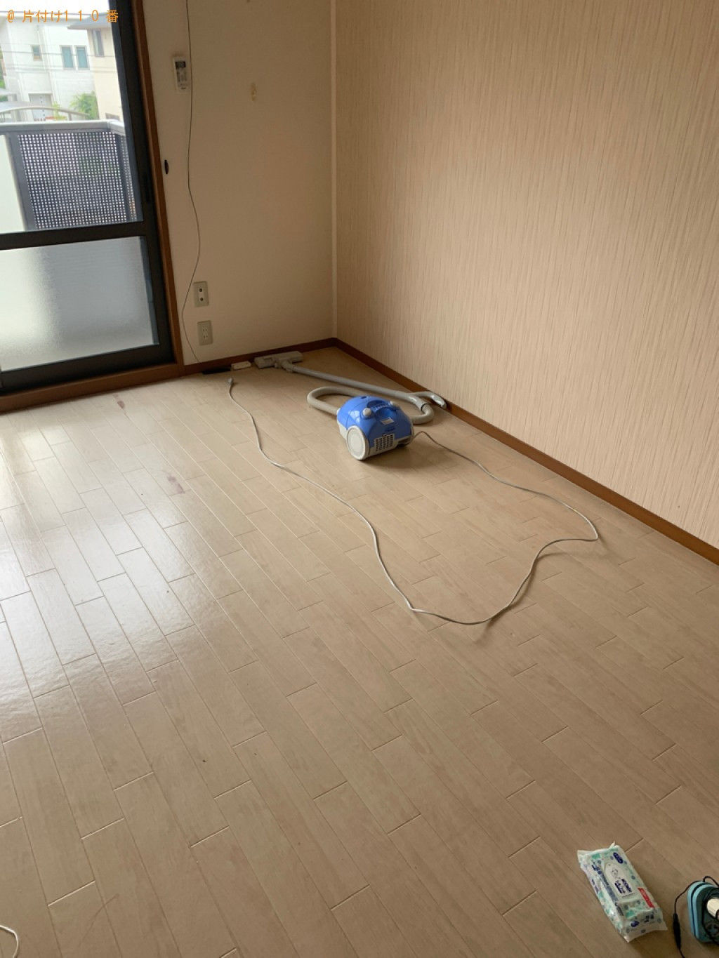 マットレス付きシングルベッド、冷蔵庫、洗濯機、テーブル等の回収